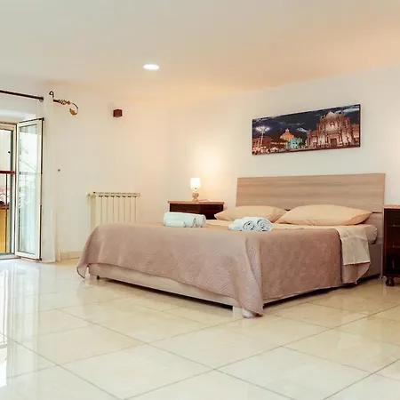 アパート Monserrato House カターニア