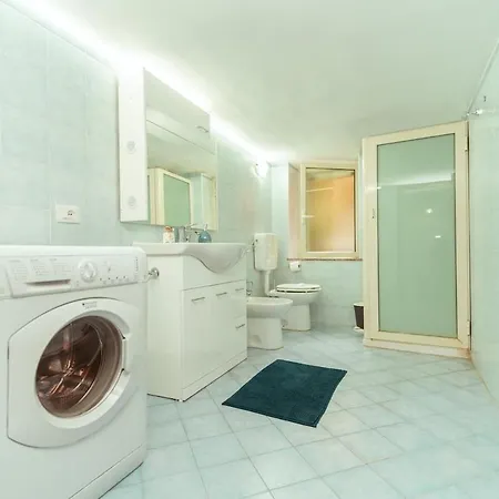 アパート Monserrato House カターニア