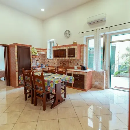 アパート Monserrato House カターニア