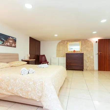 Monserrato House カターニア