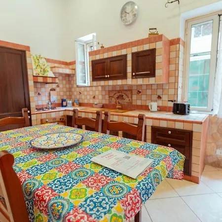 Monserrato House アパート カターニア