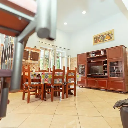 Monserrato House アパート