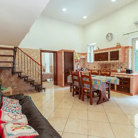 Monserrato House アパート *