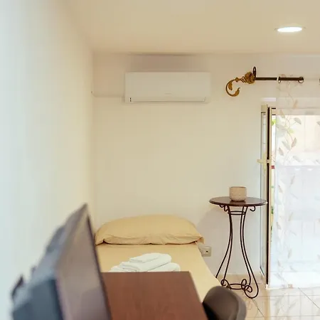 Monserrato House アパート *