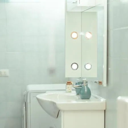 Monserrato House アパート *