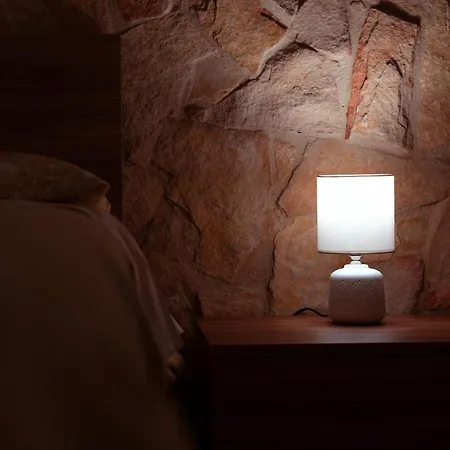 アパート Monserrato House